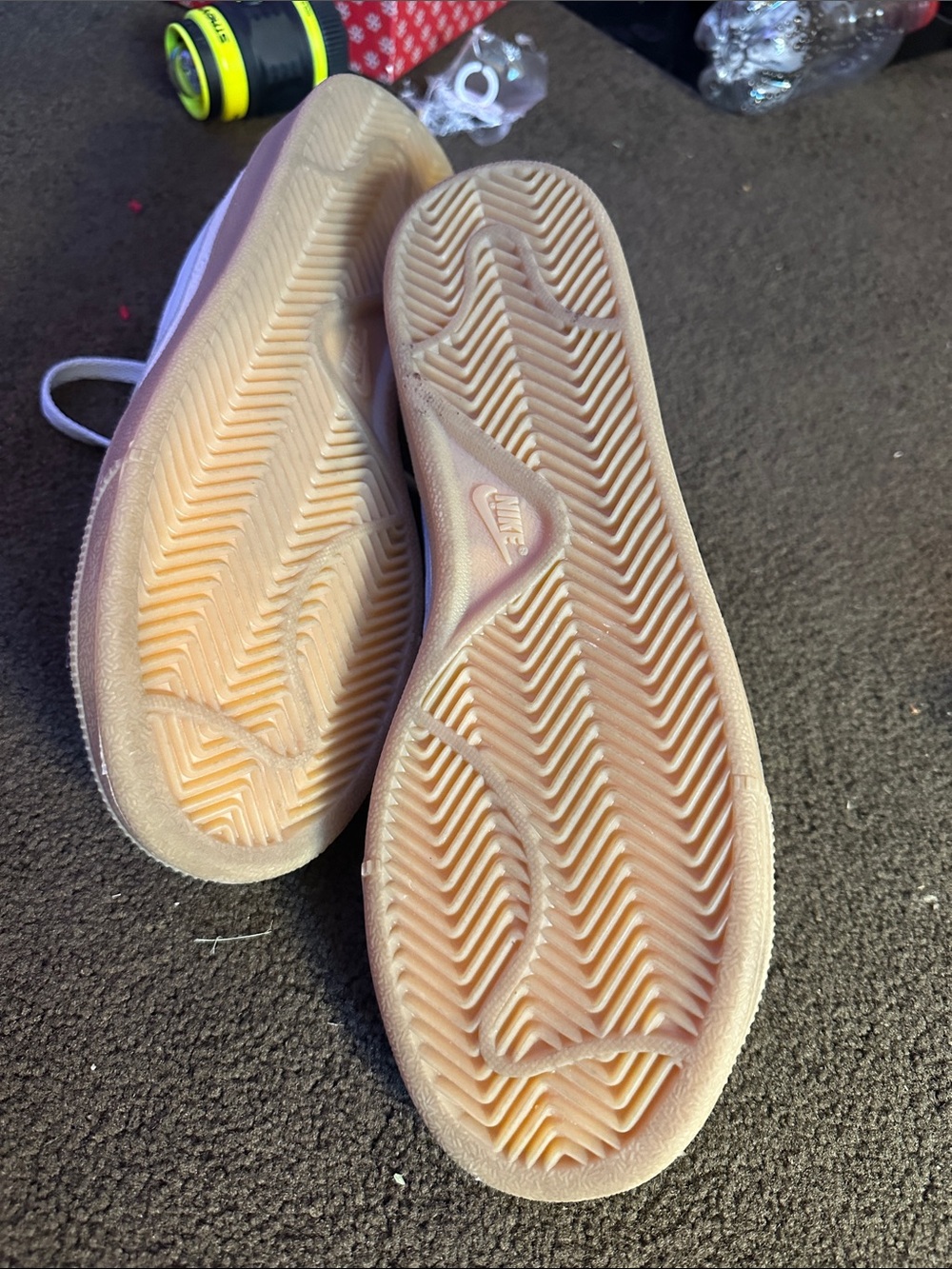 Like New Nikes - Picture 4 of 5